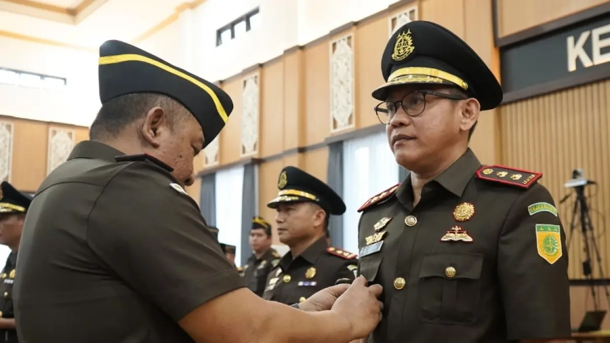 Kajati Kalteng Hendrizal Husin melantik empat Kajari di Aula Kejati Kalteng.(Penkum) 