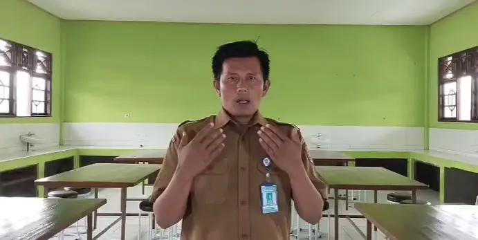 Kepala SMAN 2 Katingan Kuala Sumanto