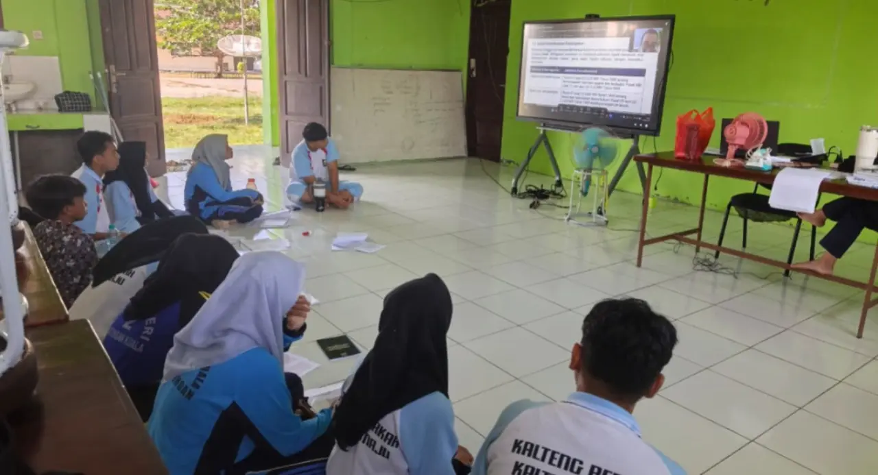 Siswa-siswi SMAN 2 Katingan Kuala saat mengasah kemampuan lewat tim pembimbing.(Dok SMAN 2 Katingan Kuala)