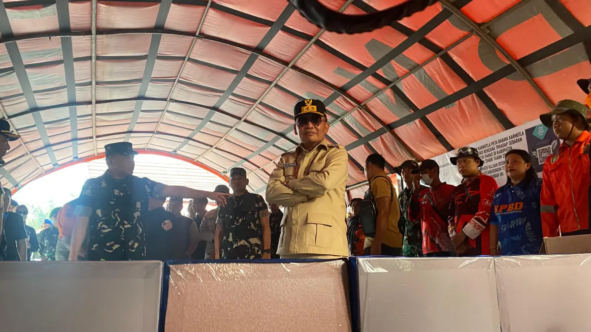 Gubernur Kalteng, Agustiar Sabran saat menyambangi posko Karhutla di Sampit.(Miftah/kaltengpos.jawapos.com)