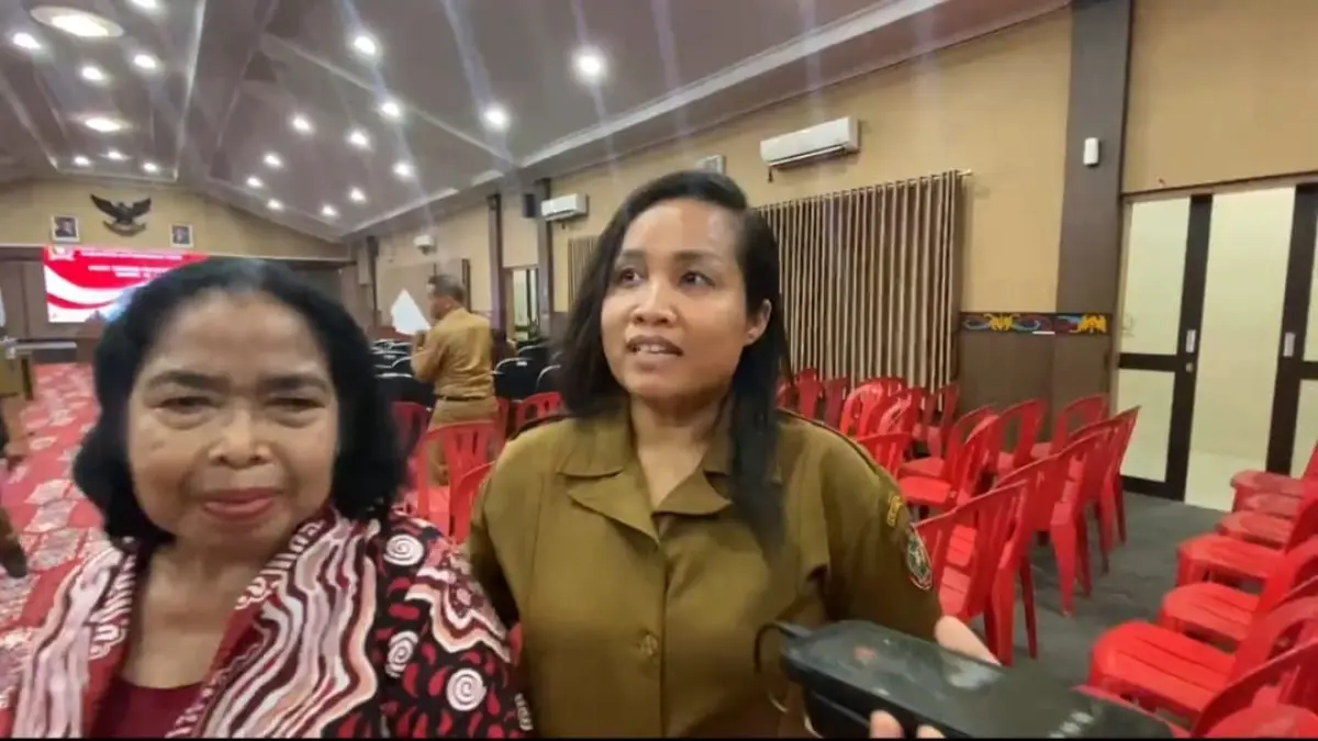 Perwakilan komite salah satu SMPN 1 Sampit, Rebeca Serliance Sitompul