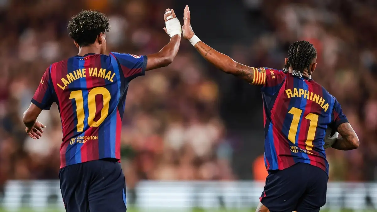 Raphinha dan Lamine Yamal tampil gemilang membawa Barcelona menaklukkan Rayo Vallecano 5-2 pada pekan ketiga La Liga 2026/2027 di Spotify Camp Nou, Selasa (1/9/2026) dini hari WIB. (Sumber: Eric Alonso/Getty Images)