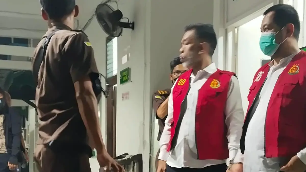 Terdakwa penyelundupan senpi ke Lapas.(Jaya/Kalteng Pos)