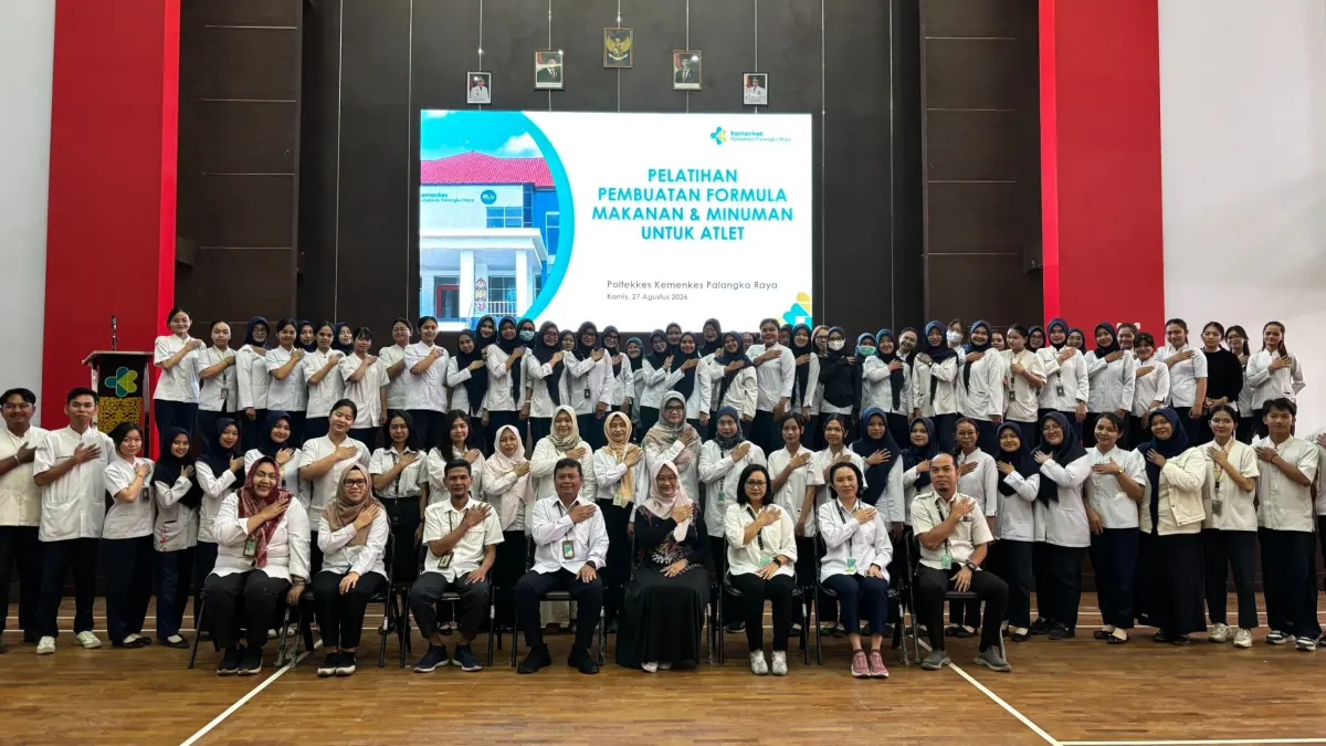 PELATIHAN  : Mahasiswa Program Studi Gizi Poltekkes Kemenkes Palangka Raya mengikuti Pelatihan dan Pembuatan Formula Makanan dan Minuman untuk Atlet, Kamis (27/8/2026)
