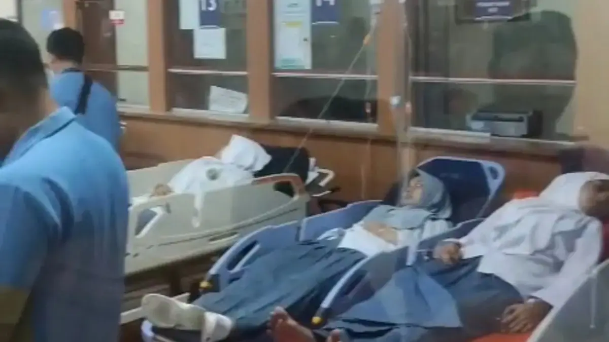 Ratusan santri keracunan MBG di Sidoarjo.(Warga)