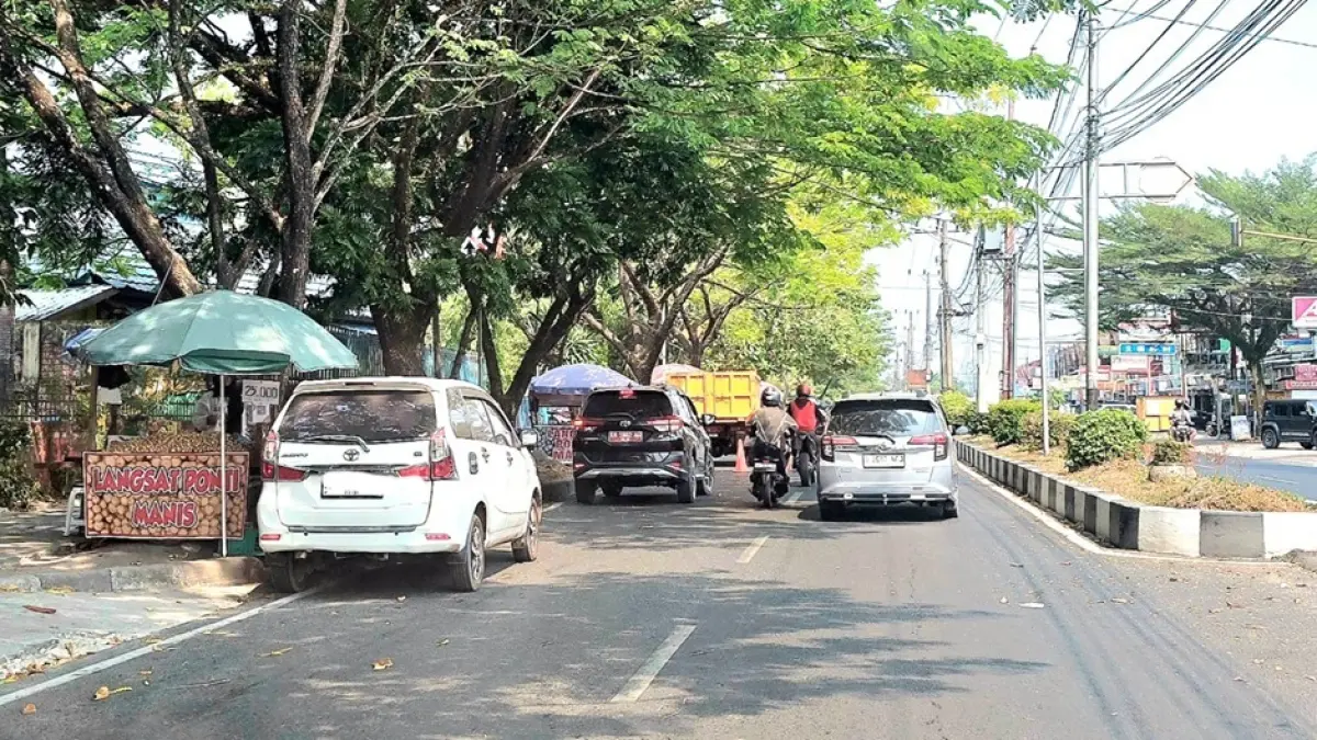 Situasi Jalan A Yani dipenuhi penjual.(Warga)