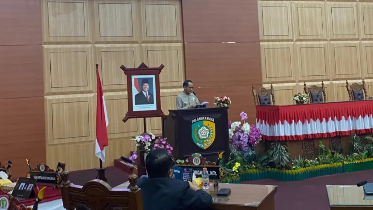 Wali Kota Palangka Raya Fairid Naparin mengikuti Rapat Paripurna Ke-2 Masa Persidangan I Tahun Sidang 2026/2027.(Kamila/Kalteng Pos)