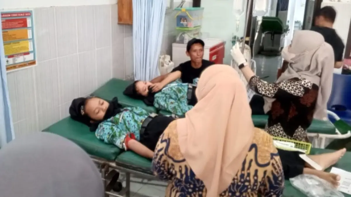Pelajar SMPN Kabuh Jombang diduga keracunan MBG.(Radar Jombang)