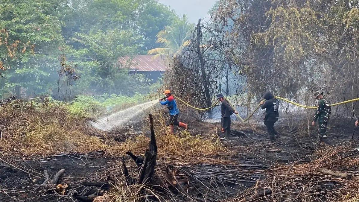 Pemadaman karhutla di Sampit. Miftah/kaltengpos.jawpaos.com