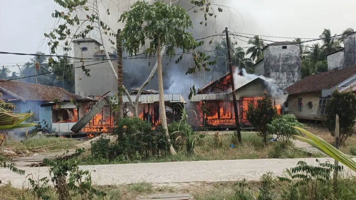 Dua unit rumah Desa Babaung terbakar.(Warga)