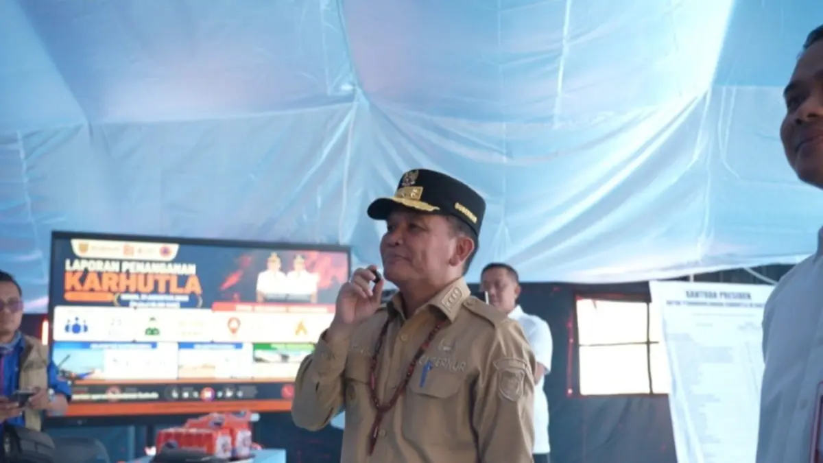 Gubernur Agustiar Sabran menyapa siswa SMAN 1 Tewah.(Humas)