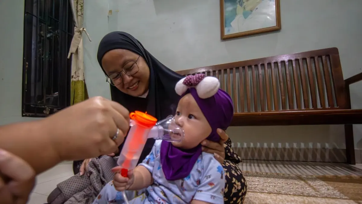 Balita banyak mendapatkan oksigen di Rumah Aman Asap Jalan Badak XVI No 5 Kelurahan Bukit Tunggal,.(Arif Prathama/Kalteng Pos)
