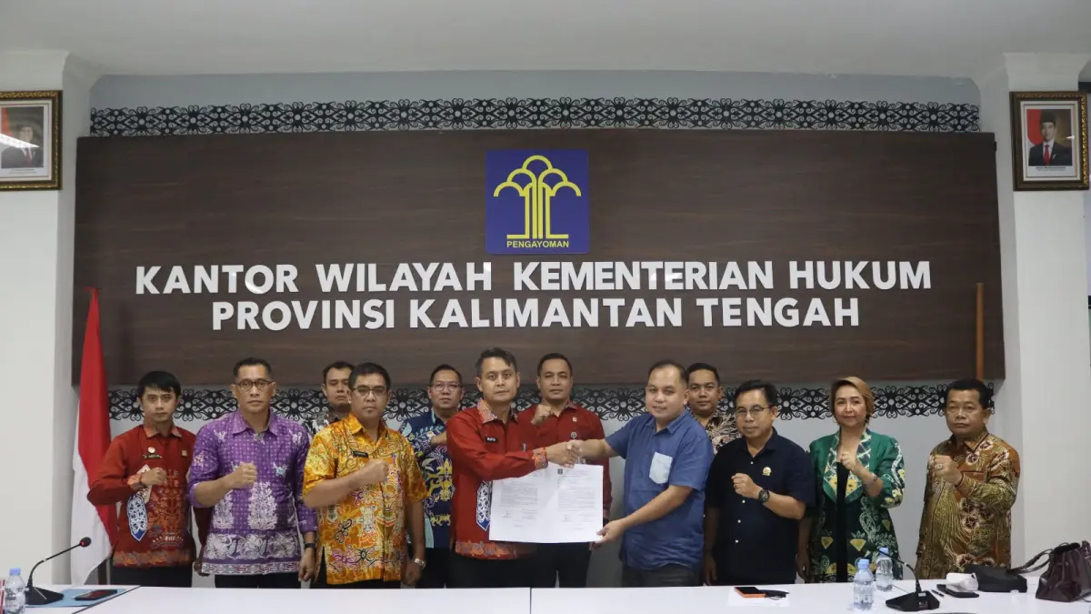 Kemenkum Kalteng dan Pemkab Gumas memantapkan Ranperda.(Humas)