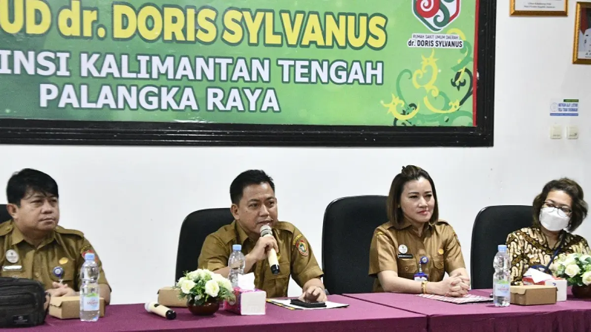Plt. Direktur RSDDS, dr. H Ferry Iriawan, MPH membuka Pelatihan Pencegahan dan Pengendalian Infeksi (PPI) Dasar bagi Tenaga Kesehatan, Selasa (8/9/2026). FOTO HUMAS RSUD DORIS
