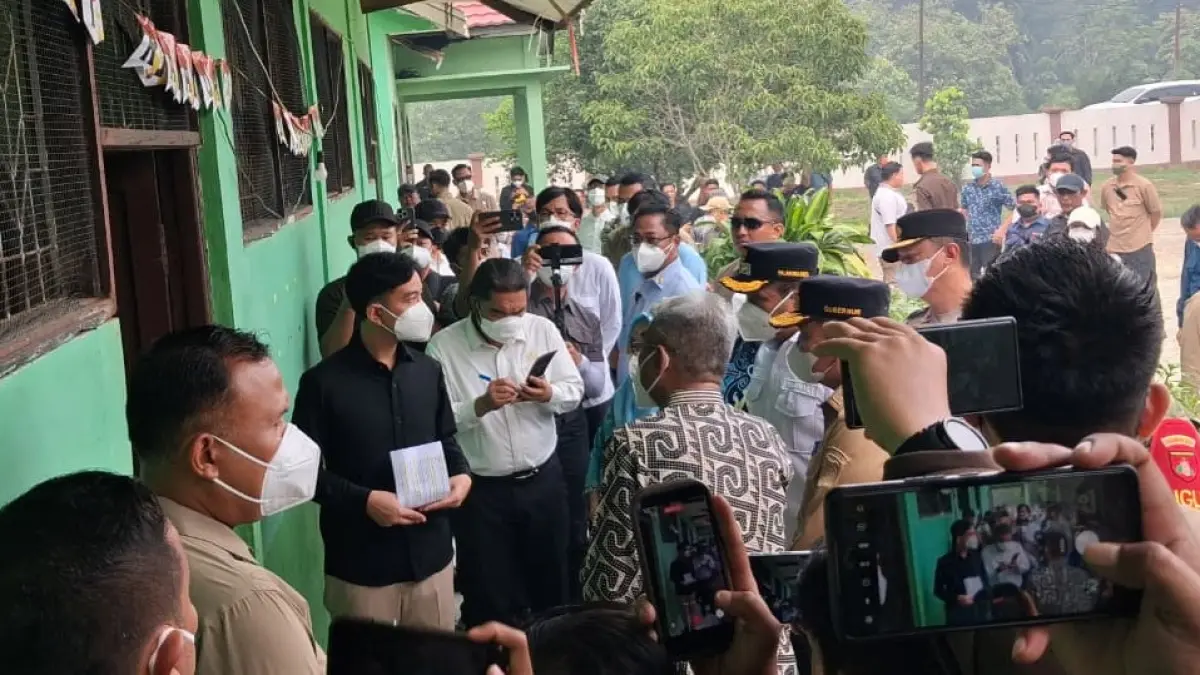 Wapres Gibran kunjungi SDN 2 Petuk Katimpun.(Agus Pramono/kaltengpos.jawapos.com)
