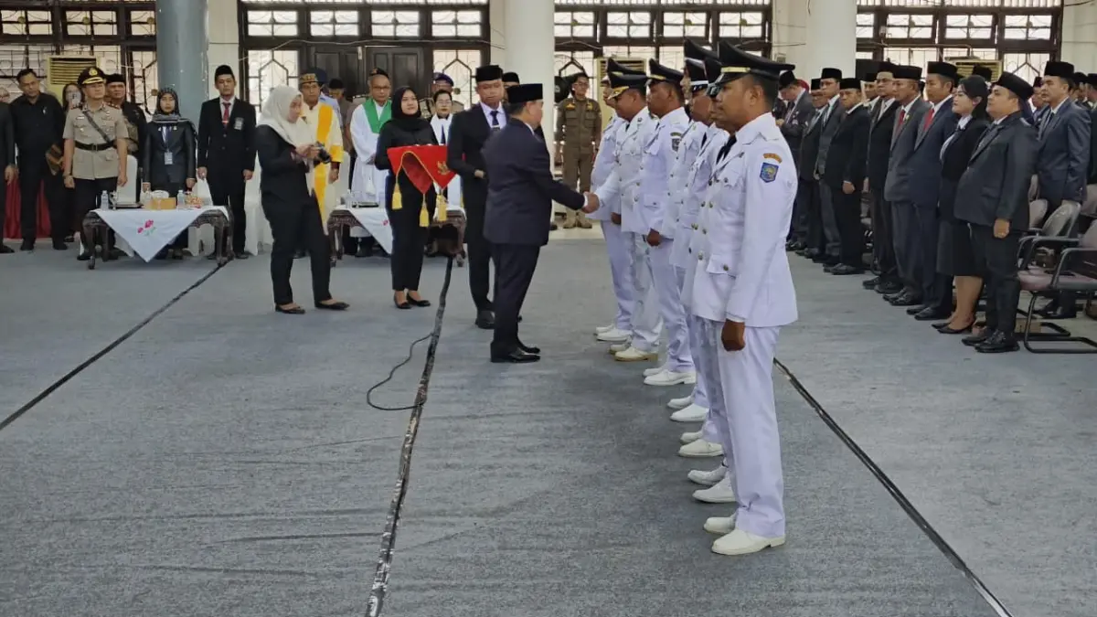 Bupati Halikinnor melantik 6 orang camat
(Miftahul Ilma/kaltengpos.jawapos.com)