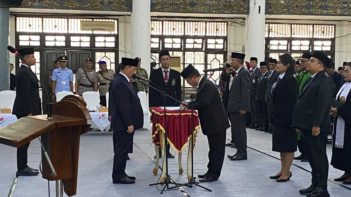 Diana Setiawan dilantik sebagai Pj Sekda Kotim.(Miftahul Ilma/kaltengpos.jawapos.com)