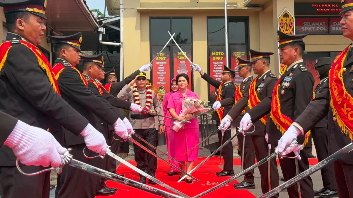 Penyambutan Kapolres Kotim AKBP I Kadek Dwi Yoga Sidhimantra.(Miftahul Ilma/kaltengpos.jawapos.com).