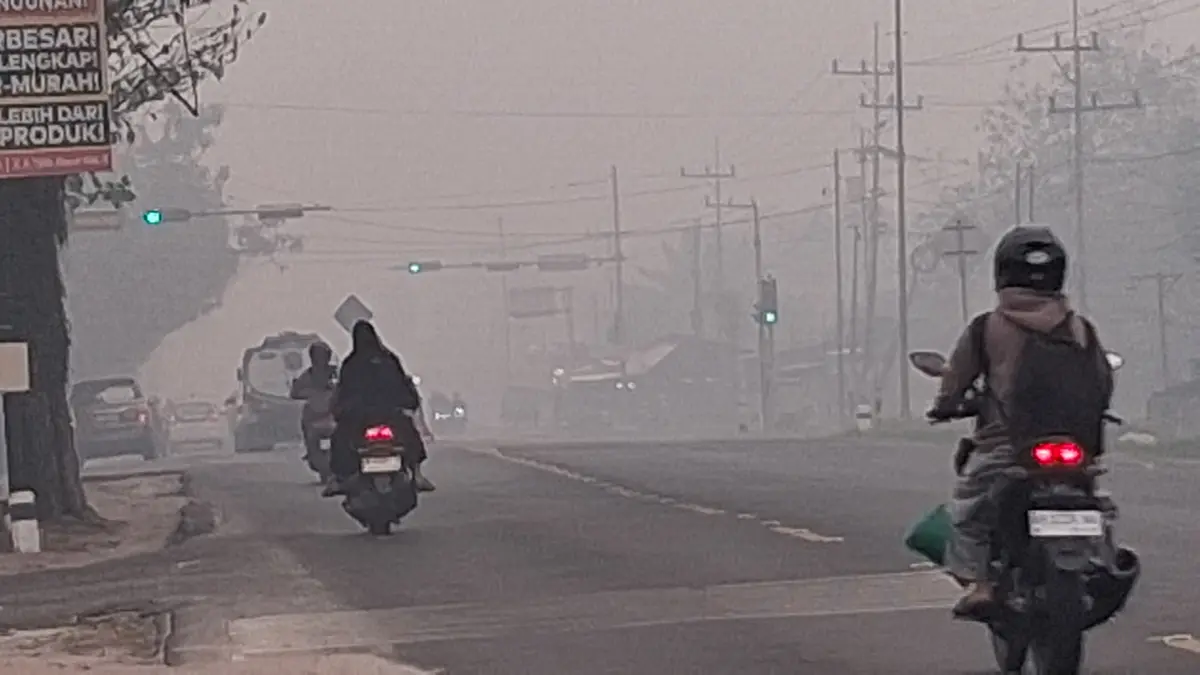 Kabut asap masih diprediksi menutupi langit Kalteng.(Agus Pramono/kaltengpos.jawapos.com)