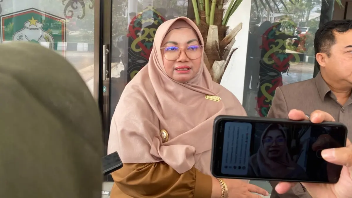 Wakil Bupati kotim Irawati soal warganya yang jadi korban KM Virgo Transport 8 yang tenggelam.(Miftahul Ilma/kaltengpos.jawapos.com)