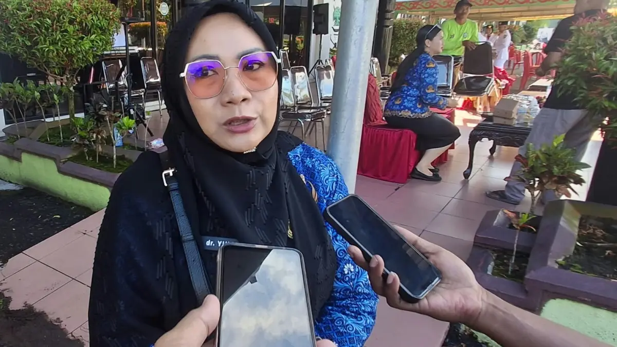 DIWAWANCARAI  : Direktur RSUD dr Murjani Sampit, dr Yulia Nofiany saat diwawancarai awak media belum lama ini.