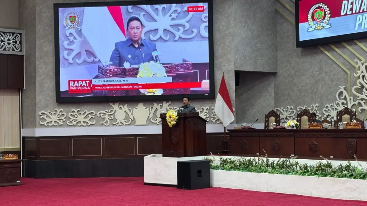 Wakil Gubernur Kalteng, Edy Pratowo saat menyampaikan sambutan di DPRD Provinsi Kalteng.(Rifqi/Kalteng Pos)