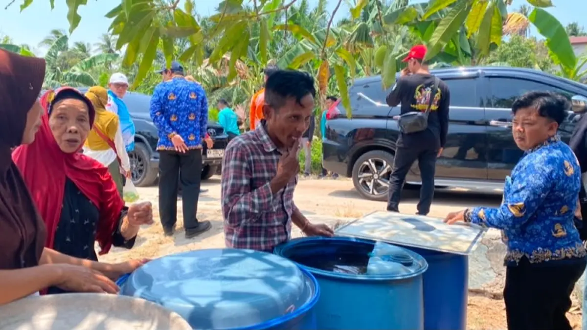 Warga Sei Ijum, Kabupaten Kotim mengalami krisis air.(Miftahul Ilma/kaltengpos.jawapos.com)