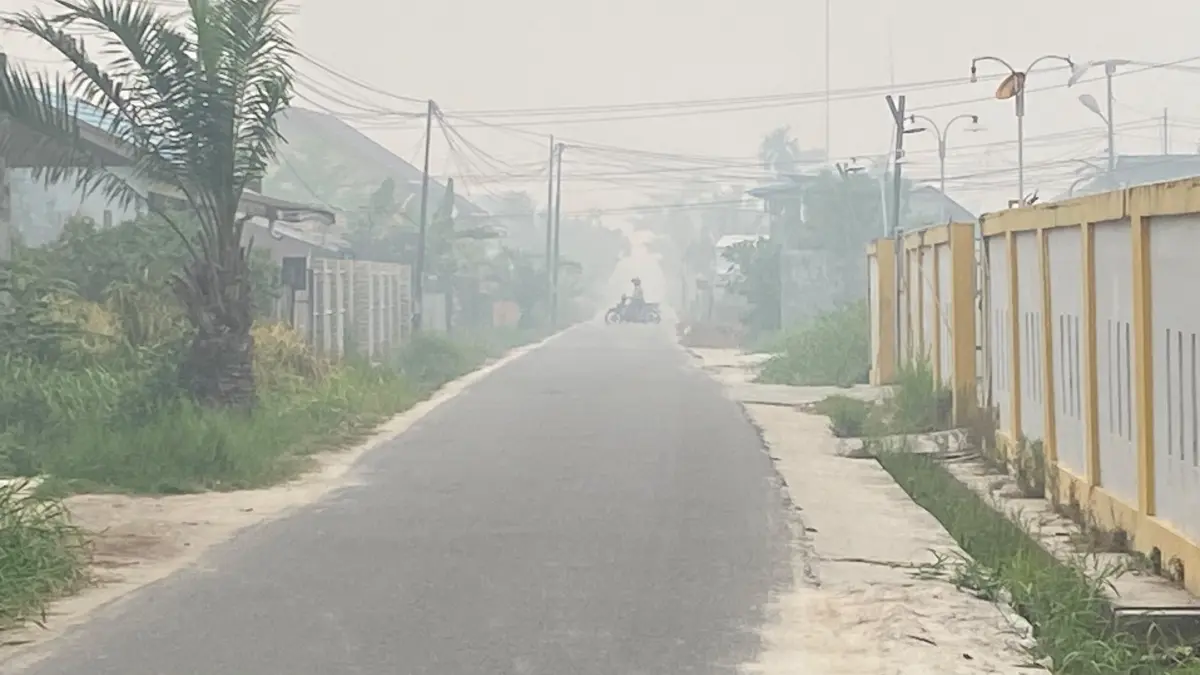 Kota Sampit kembali diselimuti asap.(Miftahul Ilma/kaltengpos.jawapos.com)