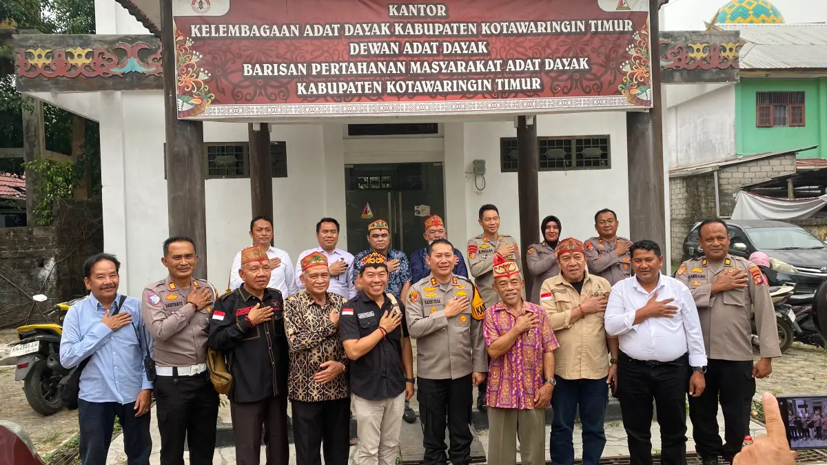 Kapolres Kotim bersilaturahmi ke DAD.(Miftahul Ilma/kaltengpos.jawapos.com)