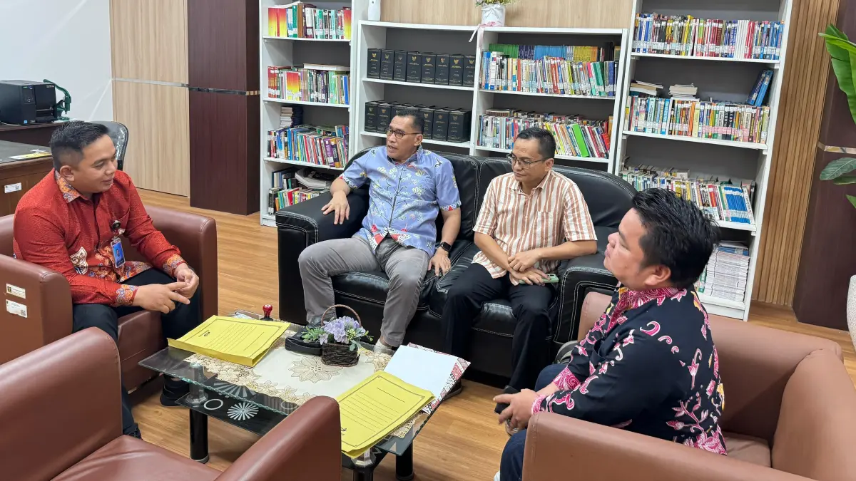 Kantor Wilayah Kementerian Hukum Kalimantan Tengah menerima kunjungan koordinasi Sekretariat DPRD Kabupaten Gunung Mas.(Humas)