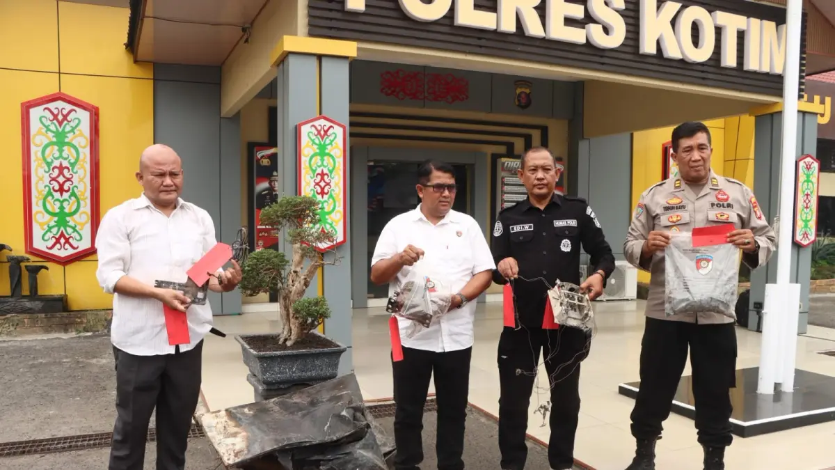 Polres Kotim merilis kasus penyelidikan kebakaran SMAN 1 Cempaga.(Miftahul Ilma/kaltengpos.jawapos.com)