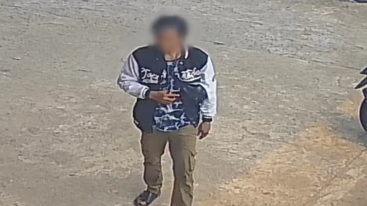 Terduga pencuri HP terekam CCTV.(Screenshoot)