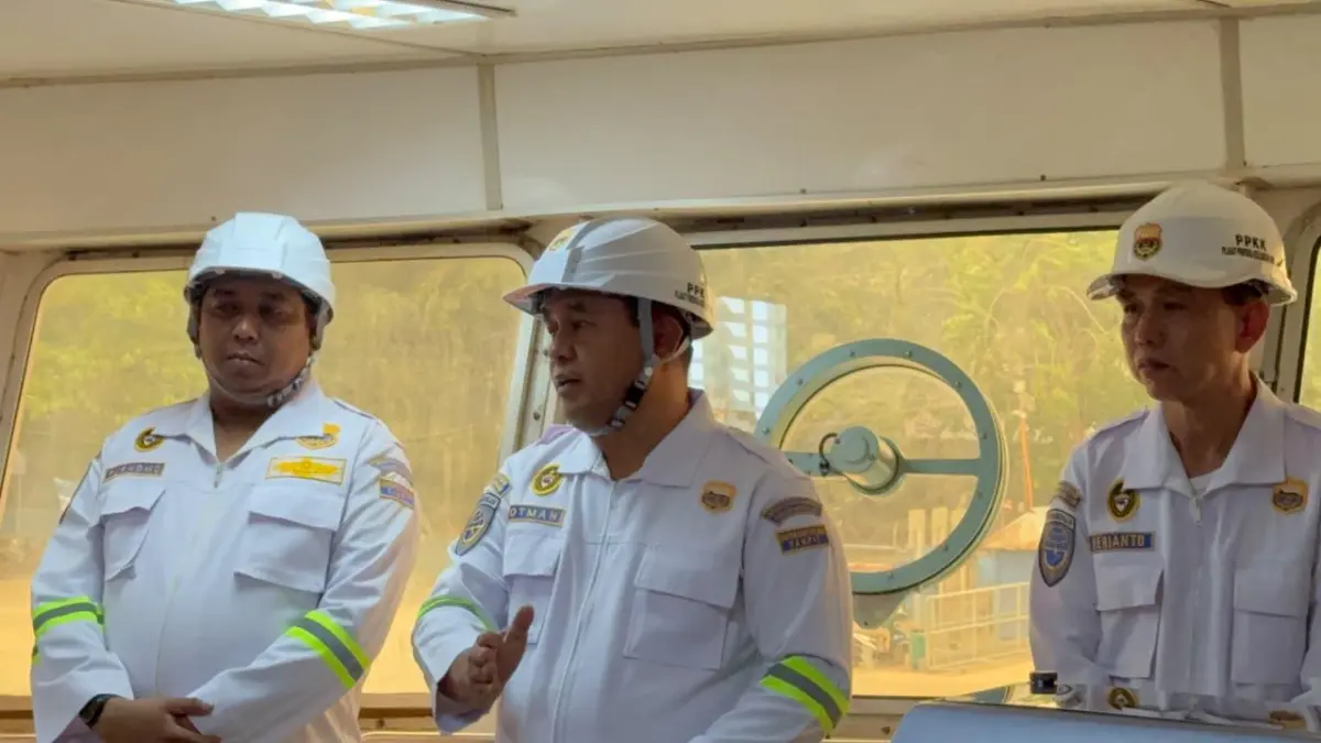 KSOP Sampit mengecek kesiapan awak kapal menghadapi kondisi darurat.(Humas)