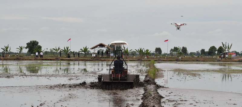 DOK.HUMAS UNTUK KALTENG POS  PERTANIAN: Petani saat menggarap sawah di lokasi food estate di Desa Belanti Siam, Kabupaten Pulang Pisau.