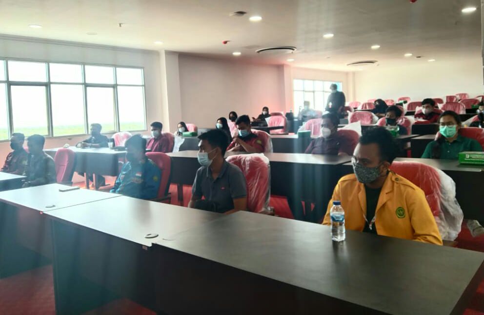 Gubernur dan Wakil Gubernur BEM dari masing masing fakultas saat jumpa pers di lantai 6 Gedung Pusat Pengembangan Iptek dan Inovasi Gambut, Rabu (9/6/2021)