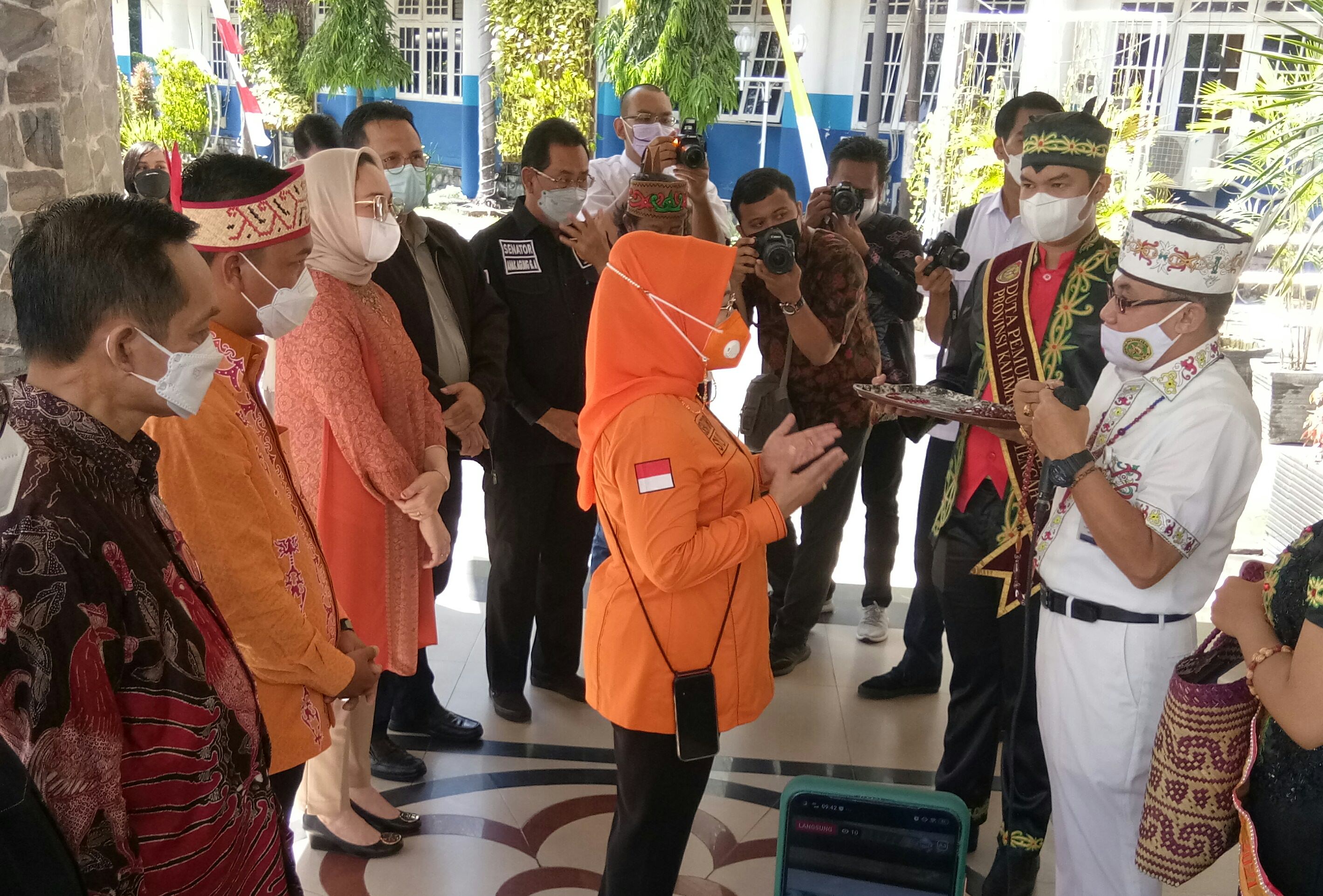 Rombongan DPD RI saat berkunjung ke UPR, Senin (21/6/2021). Foto: budipras/kaltengonline.com