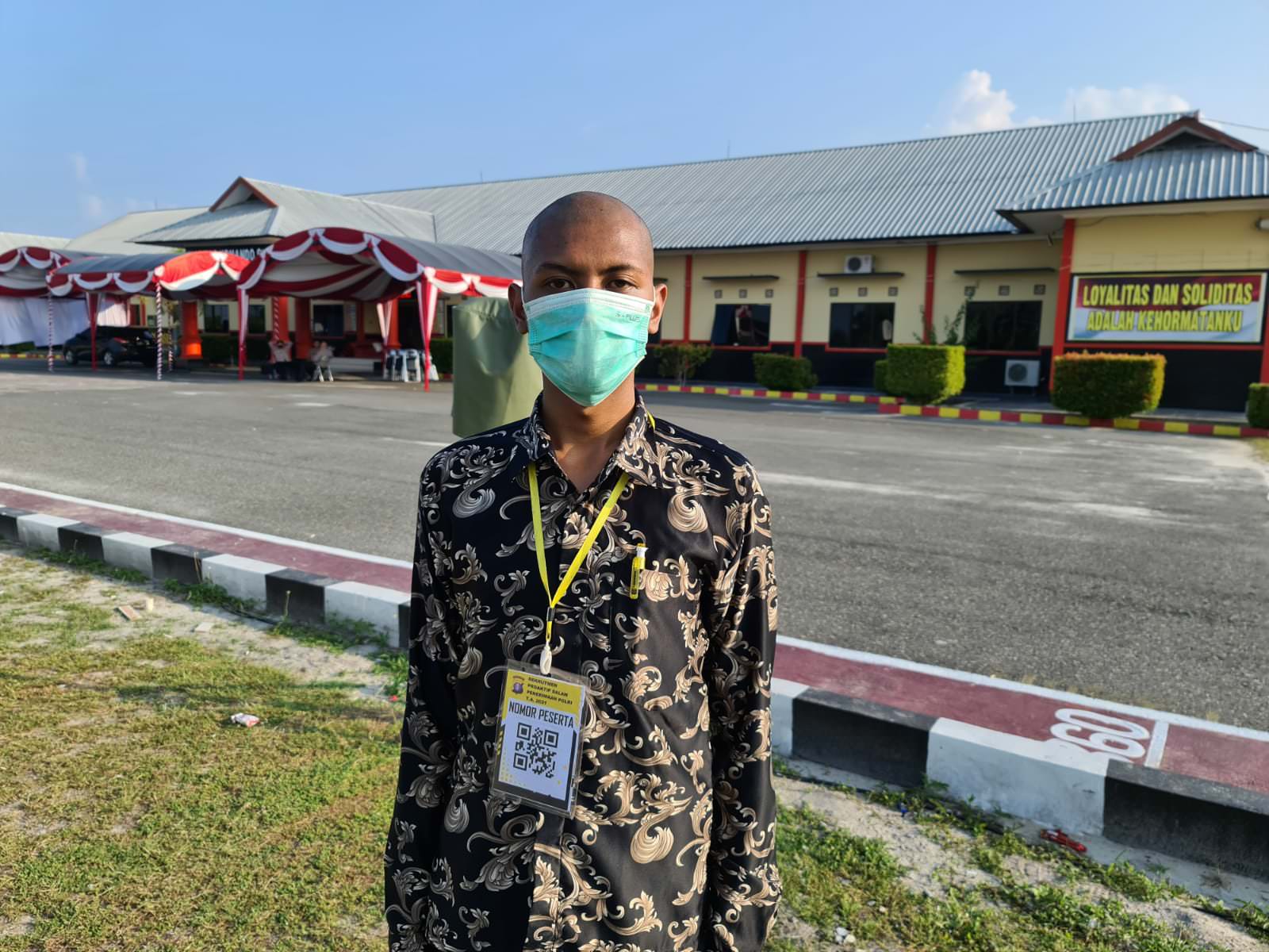 JADI POLISI: Madridah (19) anak seorang OB, yang mampu mewujudkan mimpinya menjadi seorang anggota polisi. (IST UNTUK KALTENG POS)