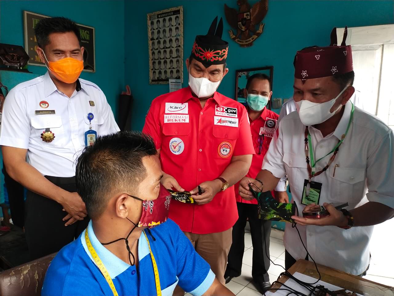 KUNJUNGAN: Anggota Komisi III DPR RI H Agustiar Sabran saat berkunjung ke Rutan Kelas IIA Palangka Raya, beberapa waktu lalu. FOTO: EMANUEL LIU/KALTENG POS