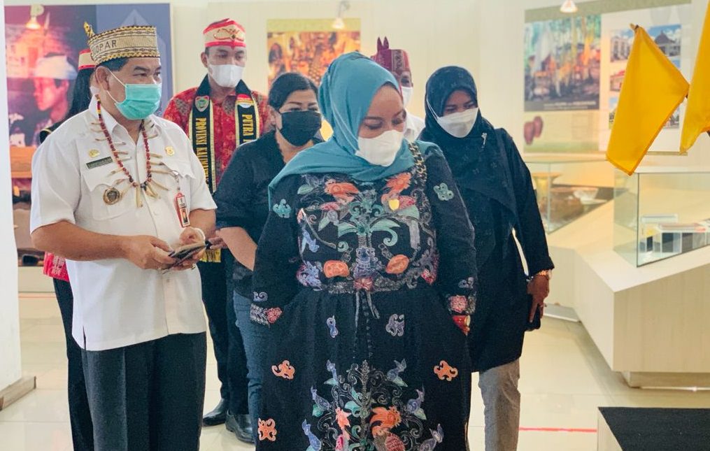 Wakil Ketua DPRD Kalteng, Faridawaty Darland Atjeh saat melakukan reses ke Museum Balanga, Rabu (1/9/2021).