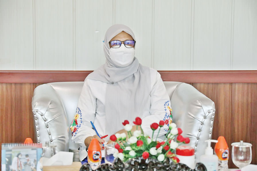 RAKOR : Asisten Administrasi Umum Setda Kalteng Lies Fahimah menghadiri rapat koordinasi dukungan penyelenggaraan PON XX Papua dan Peparnas XVI tahun 2021 di Kantor Gubernur Kalteng, Rabu (1/9). (DISKOMINFOSANTIK UNTUK KALTENG POS)