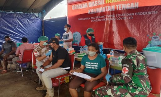 DUKUNG: Kegiatan vaksinasi massal oleh PT. KRS pada Tanggal 1-2 November 2021.