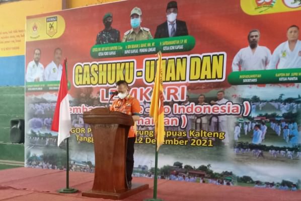 Sekda Kapuas, Septedy membuka kegiatan Gashuku dan Ujian DAN, di GOR Panunjung Tarung Kapuas, Jumat (10/12).