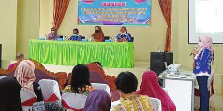 Kepala Disdik Pulang Pisau Hj Nunu Andriani saat sosialisasi Perbup Pulang Pisau nomor 2 tahun 2021 tentang pelaksanaan SPM PAUD 1 tahun pra-SD, pekan lalu.