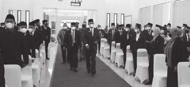 Bupati Sukamara, H Windu Subagio menghadiri pelantikan pejabat dilingkungan Pemkab Sukamara, belum lama tadi.