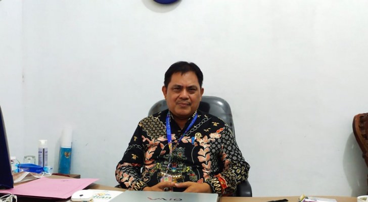 CETAK GENERASI BANGSA: Rektor Unkrip Benius, M.M. Ph.D. saat ditemui di ruang kerjanya, Jumat (21/1).