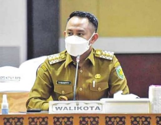 Wali Kota Palangka Raya Fairid Naparin.