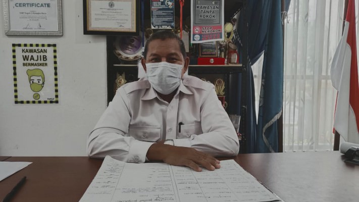 Kepala SMPN 2 Palangka Raya Sirajudin. FOTO HENY/KALTENG POS