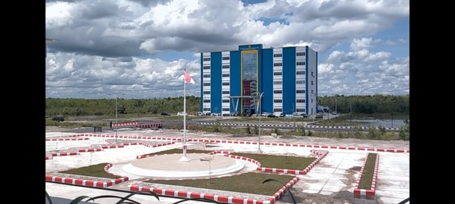 Tak hanya kegiatan perkantoran dan adminstrasi di gedung PPIIG UPR juga tersedia berbagai fasilitas untuk kegiatan akademik,  laboratorium terpadu untuk penelitian. Gedung yang selesai dibangun tahun 2020 ini tinggal menuggu operasional penggunaan.