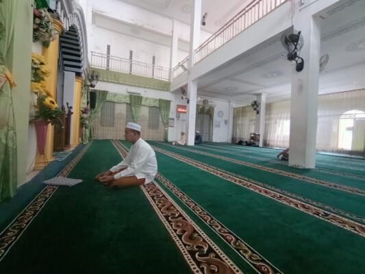 Masjid Nurul Hikmah digunakan untuk menggelar kegiatan keagamaan dan salat wajib lima waktu. Untuk salat Jumat dipindahkan ke Masjid Nurul Islam Jalan A Yani, Palangka Raya.