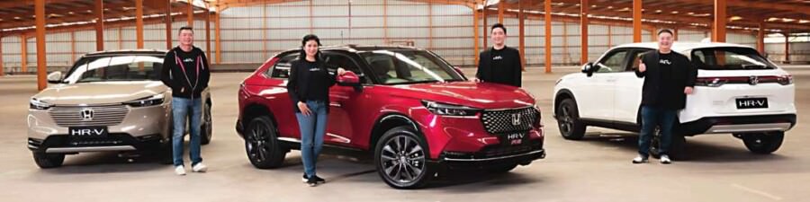 PRODUK BARU : Direktur Main Dealer Honda Outside Java Mariana Budiman (dua dari kiri) memperlihatkan New Honda HR-V.